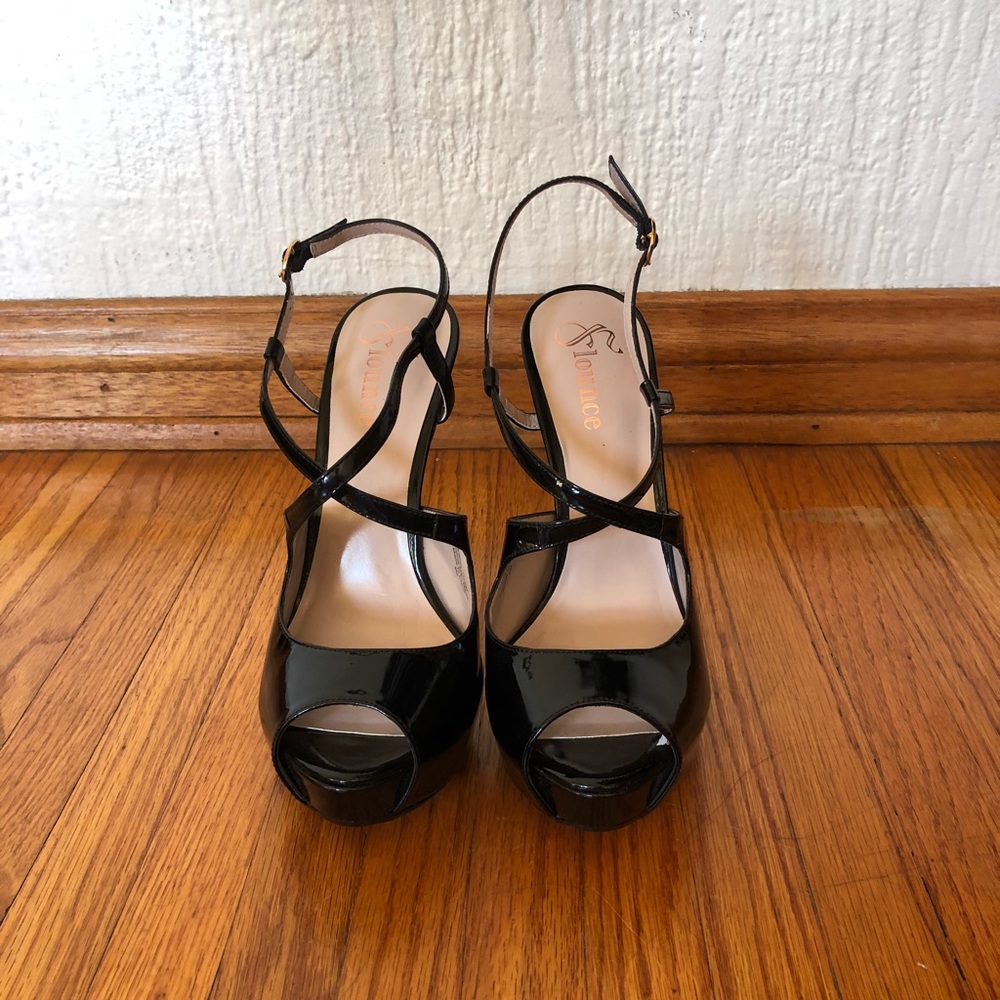 Flounce black heels
